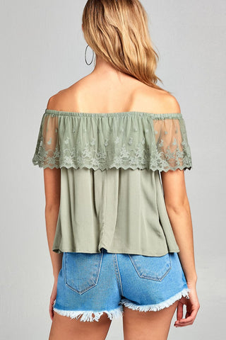 Ladies fashion off the shoulder w/lace ruffle crinkle gauze woven top
