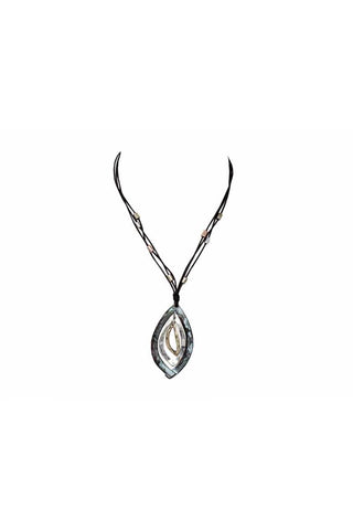 Pointed oval pendant necklace