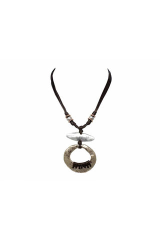 Hammered circle pendant necklace
