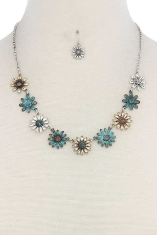 Metal flower short necklace